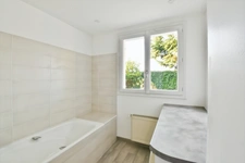 Ballainvilliers - À vendre maison 8 pièces, 3 chambres au RDC +2 chambres au 1er étage - Séjour ouvert sur terrain 810m²