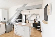 Appartement rénové 2 pièces de 44,56 m² Montlhéry  – Dernier étage – Garage boxé de 14 m² + cabanon 