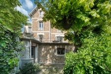 Beautiful 8-room stone house for sale in JUVISY SUR ORGE (Essonne), 20 km from Paris in a sought-after area!