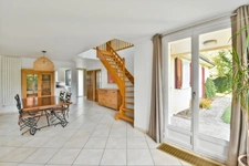 Ballainvilliers - À vendre maison 8 pièces, 3 chambres au RDC +2 chambres au 1er étage - Séjour ouvert sur terrain 810m²