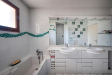 Elégante maison Familiale de 8 pièces 180m² avec Vie de Plain-Pied 6 Chambres - DPE C- Véranda et terrain arboré de 756m² 