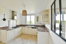 Ballainvilliers - À vendre maison 8 pièces, 3 chambres au RDC +2 chambres au 1er étage - Séjour ouvert sur terrain 810m²