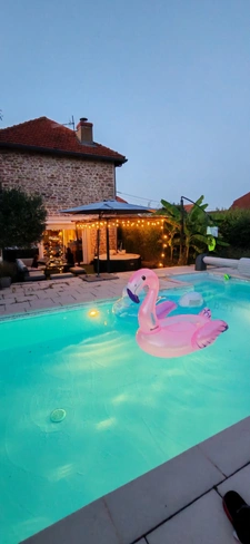 Longère en pierre rénovée – Piscine, charme & confort
