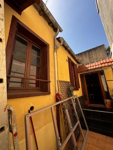 VILLEJUIF – Charmante maison individuelle avec jardin, terrasse et fort potentiel – 86 m² sur 351 m² de terrain