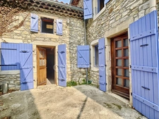 Dpt Drôme (26), à vendre proche de LA TOUCHE maison en pierre P5 mitoyenne, d'environ 110 m² habitables avec cour  