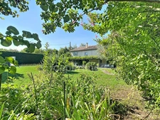 Drôme Provençale, in Suze-la-Rousse – Renovated Provençal farmhouse • 5 bedrooms, 4 bathrooms/shower rooms, 5 toilets • Swimming pool • 2 gîtes • Orchard