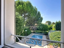 MONTÉLIMAR (26200) – Maison familiale climatisée de 162 m², 5 chambres dont une vaste pièce de 35 m², piscine et jardin clos arboré de 827m2