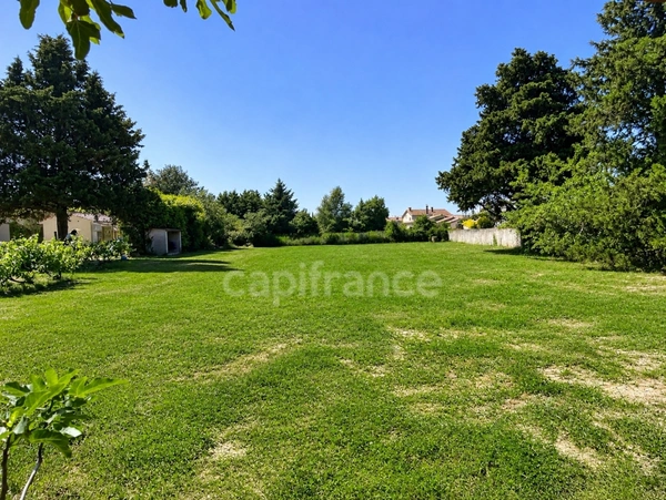 Terrain à vendre  MONTELIMAR OUEST (26) — EXCLUSIVITÉ - Terrain plat à bâtir clos d’environ 950 m² avec viabilité à proximité immédiate