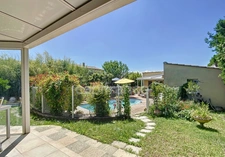 BOLLENE (84), à vendre Villa de Plain Pied 6 pièces - 4 grandes chambres - Terrain clos arboré de 1236 m²