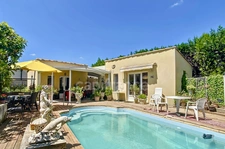 BOLLENE (84), for sale: Single-storey villa with 6 rooms - 4 large bedrooms - Enclosed, wooded grounds of 1236 m²