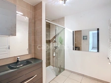 MONTELIMAR (26200), Saint-James, à vendre Appartement T4 récent avec terrasse plein sud abritée, climatisation et garage box fermé  