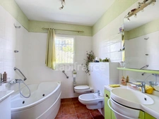 BOLLENE (84), for sale: Single-storey villa with 6 rooms - 4 large bedrooms - Enclosed, wooded grounds of 1236 m²