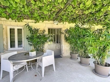 Drôme Provençale, in Suze-la-Rousse – Renovated Provençal farmhouse • 5 bedrooms, 4 bathrooms/shower rooms, 5 toilets • Swimming pool • 2 gîtes • Orchard