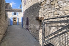 Dpt Drôme (26), à vendre proche de LA TOUCHE maison en pierre P5 mitoyenne, d'environ 110 m² habitables avec cour  