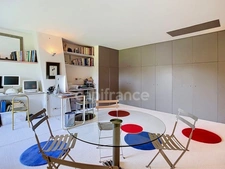 Drôme Provençale, in Suze-la-Rousse – Renovated Provençal farmhouse • 5 bedrooms, 4 bathrooms/shower rooms, 5 toilets • Swimming pool • 2 gîtes • Orchard