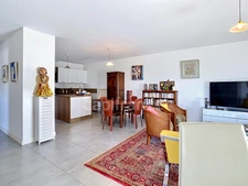 MONTELIMAR SUD - à vendre AppartementMONTÉLIMAR – APPARTEMENT CONTEMPORAIN, RÉSIDENCE RÉCENTE ET SÉCURISÉE  avec belle terrasse, garage et place de parking privative aérienne