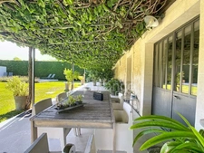 Drôme provençale, à SUZE-LA-ROUSSE – MAS PROVENÇAL RÉNOVÉ • 5 CHAMBRES, 4SDB/SDE, 5 WC • PISCINE • 2 GÎTES • VERGER