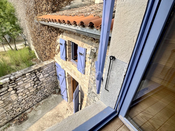 Dpt Drôme (26), à vendre proche de LA TOUCHE maison en pierre P5 mitoyenne, d'environ 110 m² habitables avec cour  