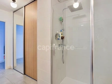 MONTELIMAR SUD - à vendre AppartementMONTÉLIMAR – APPARTEMENT CONTEMPORAIN, RÉSIDENCE RÉCENTE ET SÉCURISÉE  avec belle terrasse, garage et place de parking privative aérienne