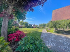 Dpt Pas-De-Calais(62) , à vendre propriété P(8) de 304m2 , terrain de 3000m2 ,double garages, véranda , pergola , cave à vins