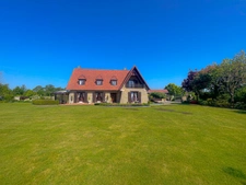 Dpt Pas-De-Calais(62) , à vendre propriété P(8) de 304m2 , terrain de 3000m2 ,double garages, véranda , pergola , cave à vins