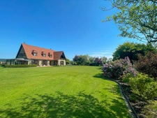 Dpt Pas-De-Calais(62) , à vendre propriété P(8) de 304m2 , terrain de 3000m2 ,double garages, véranda , pergola , cave à vins