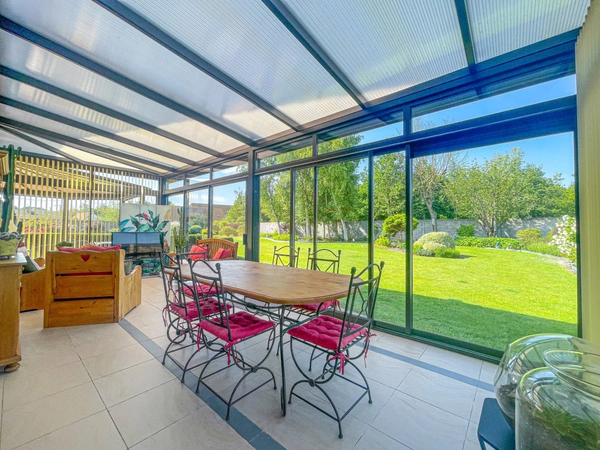 Dpt Pas-De-Calais(62) , à vendre propriété P(8) de 304m2 , terrain de 3000m2 ,double garages, véranda , pergola , cave à vins