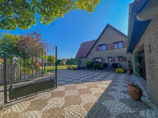 Dpt Pas-De-Calais(62) , à vendre propriété P(8) de 304m2 , terrain de 3000m2 ,double garages, véranda , pergola , cave à vins