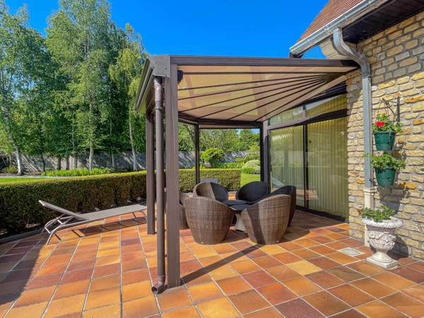 Dpt Pas-De-Calais(62) , à vendre propriété P(8) de 304m2 , terrain de 3000m2 ,double garages, véranda , pergola , cave à vins