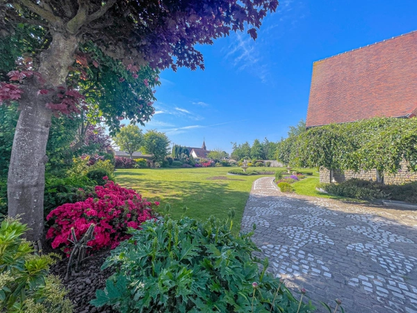 Dpt Pas-De-Calais(62) , à vendre propriété P(8) de 304m2 , terrain de 3000m2 ,double garages, véranda , pergola , cave à vins