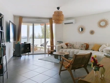 Appartement lumineux avec grande terrasse et double box, au cœur d’une résidence récente et sécurisée.