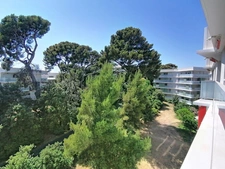 Appartement lumineux avec grande terrasse et double box, au cœur d’une résidence récente et sécurisée.