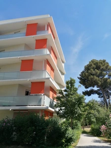 Appartement lumineux avec grande terrasse et double box, au cœur d’une résidence récente et sécurisée.