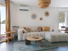 Appartement lumineux avec grande terrasse et double box, au cœur d’une résidence récente et sécurisée.
