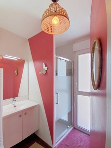 Appartement lumineux avec grande terrasse et double box, au cœur d’une résidence récente et sécurisée.