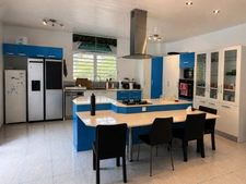 FORT-DE-FRANCE – Villa avec piscine et bungalow indépendant 