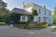Dpt Loiret (45), à vendre SULLY SUR LOIRE Maison bourgeoise 9 pièces de 270 m² - Terrain de 2 548,00 m² - Piscine chauffée - Garage - 
