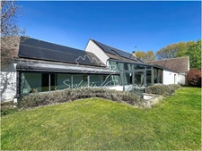 Propriété à vendre proche de CHATEAUNEUF SUR LOIRE  - 1 hectare - Fermette de caractère de 394m2 - Piscines chauffée - Cours de Tennis 