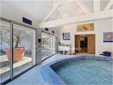 Propriété à vendre proche de CHATEAUNEUF SUR LOIRE  - 1 hectare - Fermette de caractère de 394m2 - Piscines chauffée - Cours de Tennis 