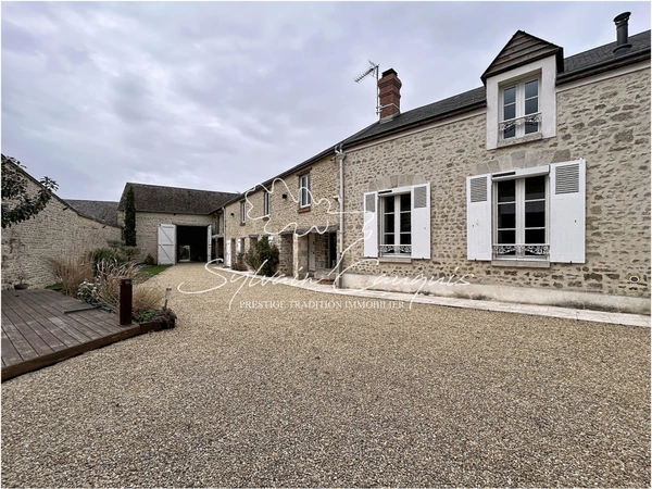 Maison à vendre 8 pièces ESCRENNES (45), 250m², 2 Granges, 4 chambres et +