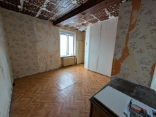Maison en pierre à rénover : 8 457 m² de terrain et grand bâtiment d'exploitation – Le Teilleul