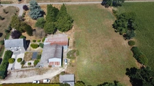 Maison en pierre à rénover : 8 457 m² de terrain et grand bâtiment d'exploitation – Le Teilleul