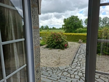 Maison en pierre à rénover : 8 457 m² de terrain et grand bâtiment d'exploitation – Le Teilleul