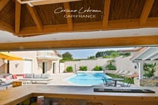 Propriété d’exception avec piscine et vue remarquable sur les deux roches