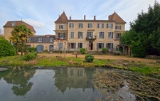 Lugny, Propriété à vendre au centre du village