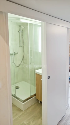 Dpt Gironde (33), à vendre BORDEAUX, appartement T2 avec balcons, de 34,28m² dans immeuble en pierre