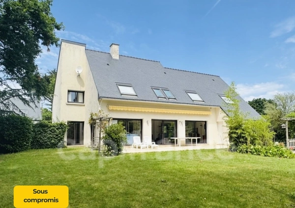 MESQUER- A 100 M DE LA MER ET ACCES À PIED AUX COMMERCES - A VENDRE MAISON 7 CHAMBRES - 200 m2 HAB - PISCINE - JARDIN SANS VIS À VIS - GARAGE