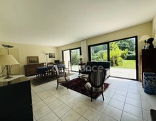 MESQUER- A 100 M DE LA MER ET ACCES À PIED AUX COMMERCES - A VENDRE MAISON 7 CHAMBRES - 200 m2 HAB - PISCINE - JARDIN SANS VIS À VIS - GARAGE