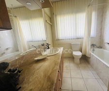 MESQUER- A 100 M DE LA MER ET ACCES À PIED AUX COMMERCES - A VENDRE MAISON 7 CHAMBRES - 200 m2 HAB - PISCINE - JARDIN SANS VIS À VIS - GARAGE