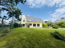 MESQUER- A 100 M DE LA MER ET ACCES À PIED AUX COMMERCES - A VENDRE MAISON 7 CHAMBRES - 200 m2 HAB - PISCINE - JARDIN SANS VIS À VIS - GARAGE